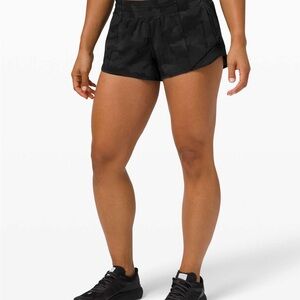 Lululemon Hotty Hot Short II *2.5"
Heritage 365 Camo Deep Coal Multi / Black 4